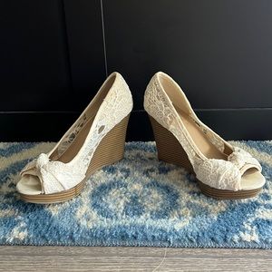 American Eagle Ivory Peep Toe Crochet Lace Wedges Women’s Size 6.5W